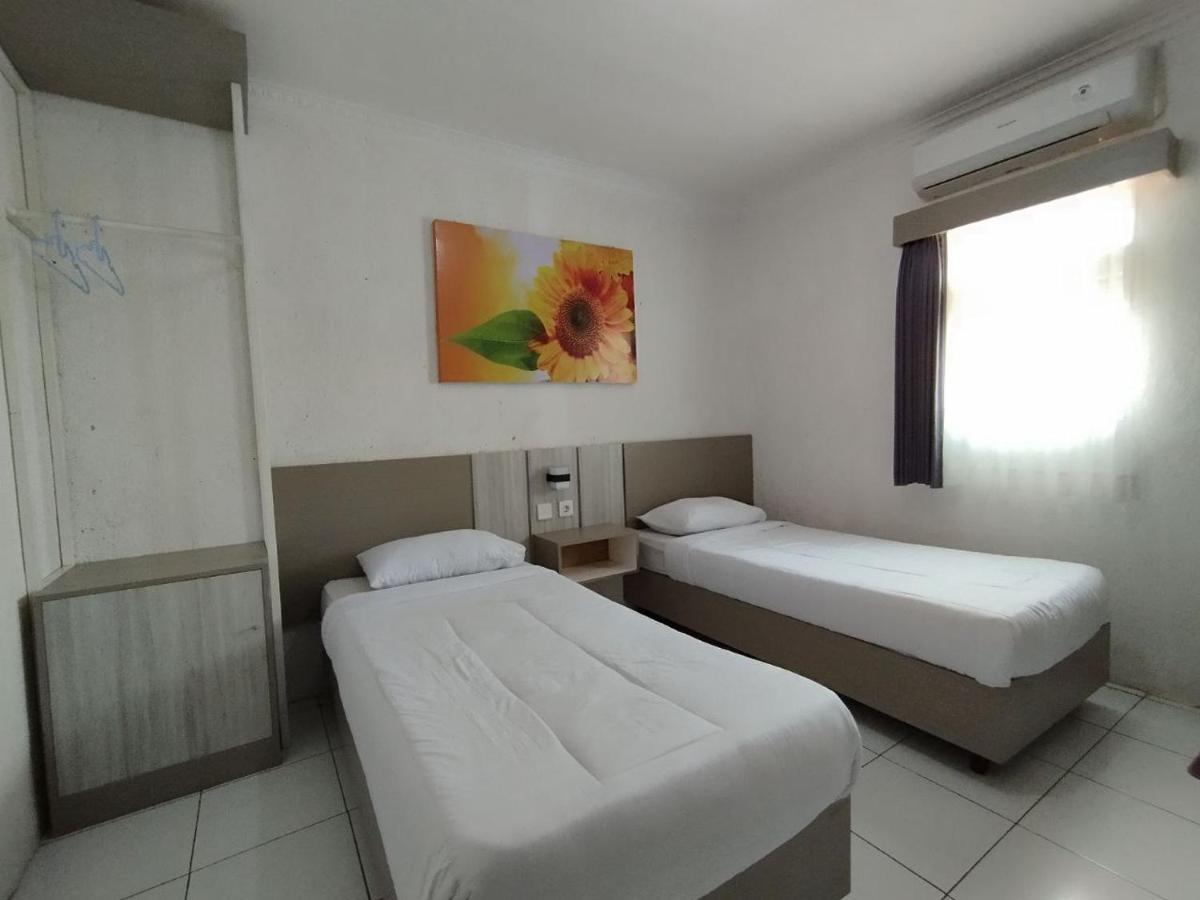 Hotel Syariah Selamat Sukabumi Esterno foto