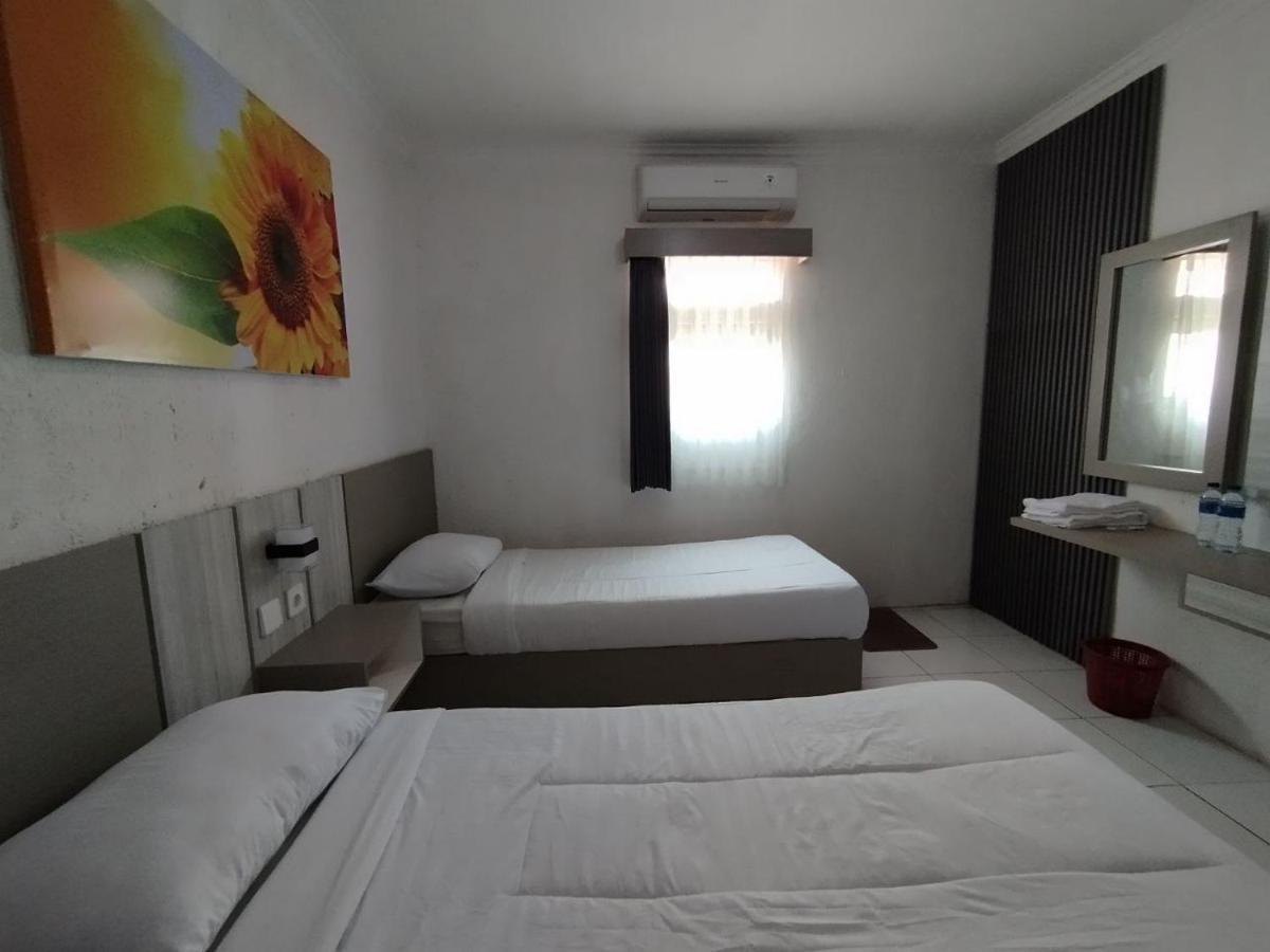 Hotel Syariah Selamat Sukabumi Esterno foto